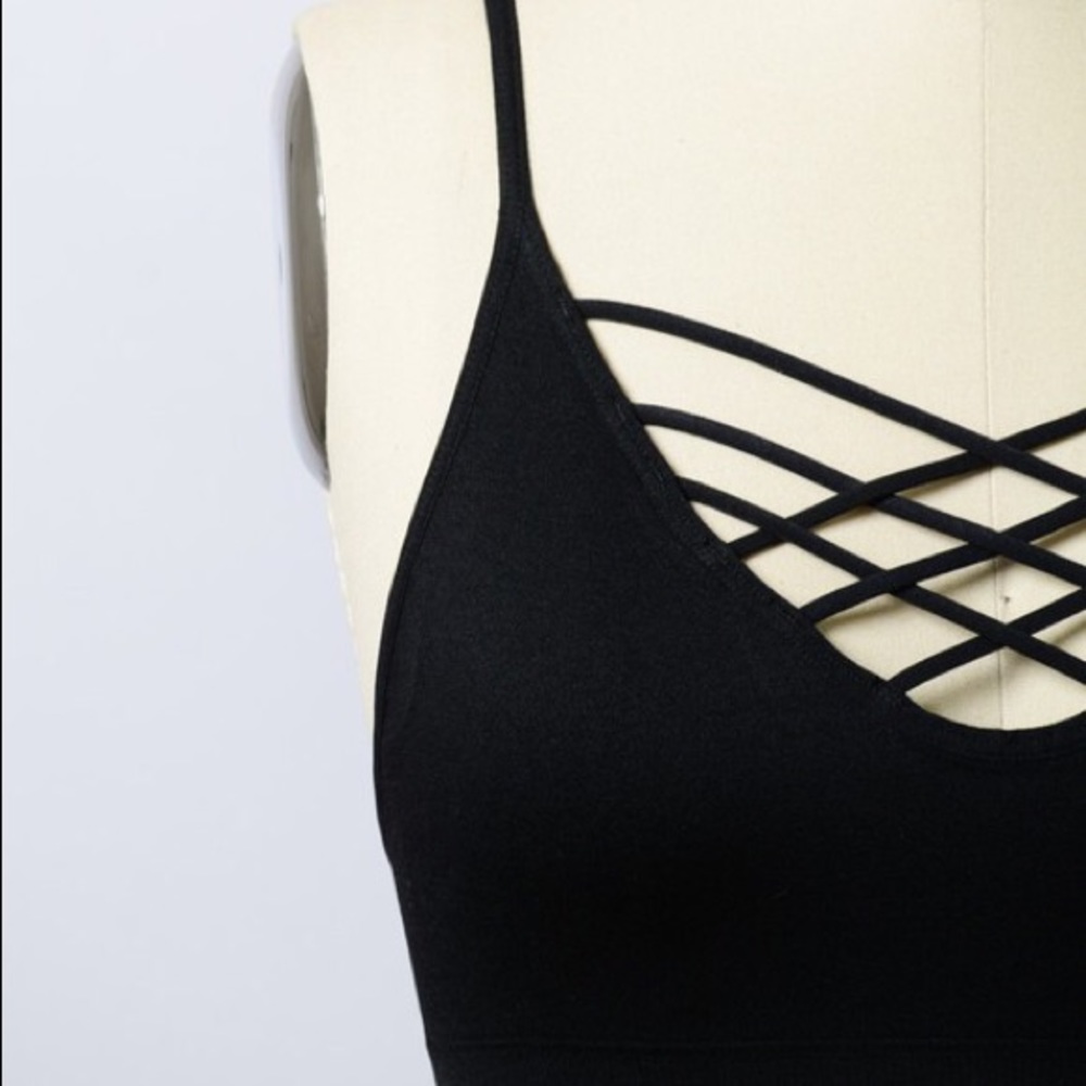 ❗️CLOSING SALE❗️ Black Interwoven Strappy Bralette - Picture 5 of 5